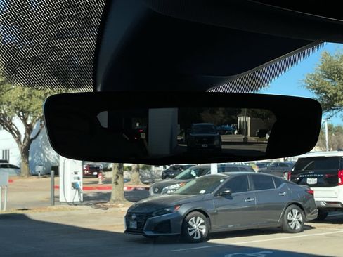 Used 2025 Volkswagen Atlas SE image 28