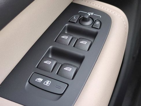 New 2026 Volvo XC60 B5 Plus AWD/4WD image 19
