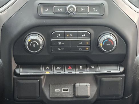 Certified 2022 Chevrolet Silverado 1500 Custom image 19