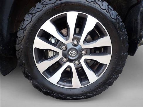 Used 2021 Toyota Tundra Limited w/ Limited Premium Package AWD/4WD image 7