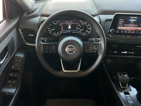 Used 2021 Nissan Rogue SV FWD image 16
