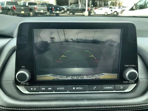 Used 2025 Nissan Rogue SV image 17