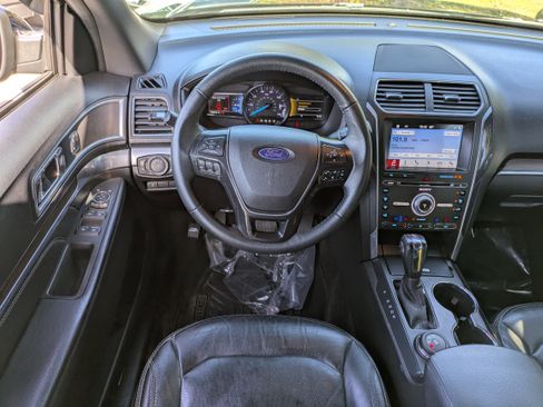 Used 2018 Ford Explorer Limited image 18