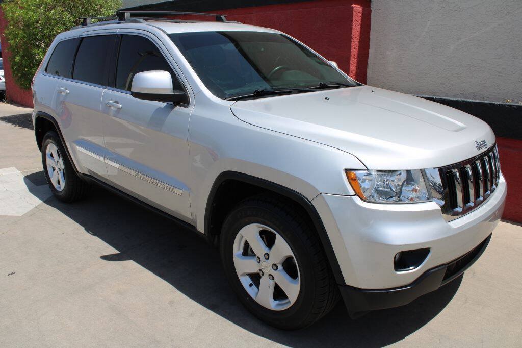 Used 2012 Jeep Grand Cherokee Laredo RWD image 2