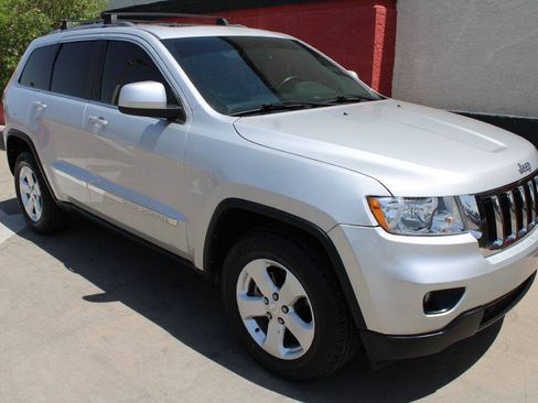 Used 2012 Jeep Grand Cherokee Laredo RWD image 2