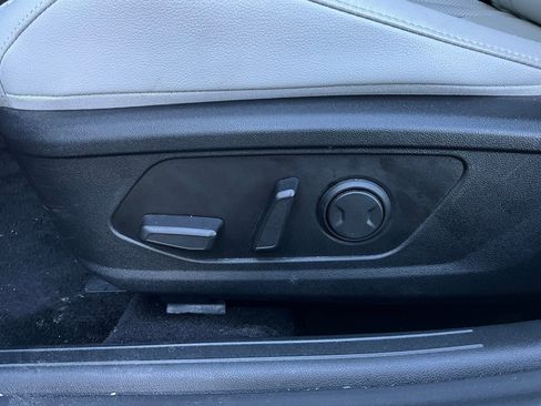 Used 2025 Hyundai Elantra Limited image 11