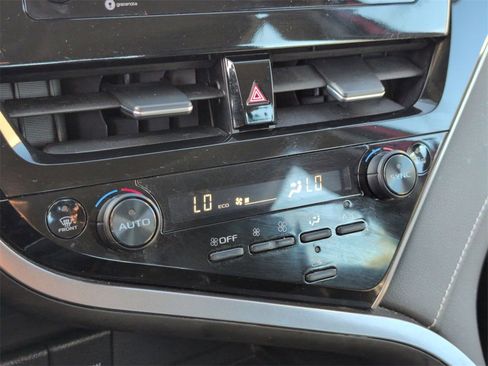 Used 2024 Toyota Camry SE image 27