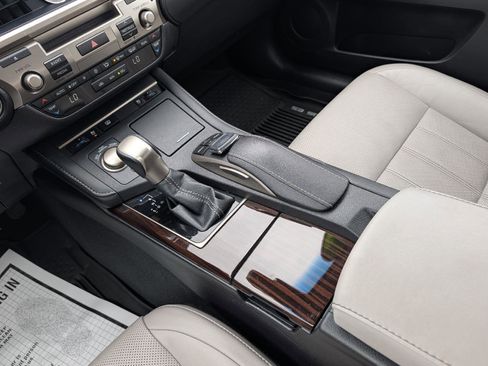 Used 2016 Lexus ES 350 w/ Luxury Package w/Wood Trim FWD image 16