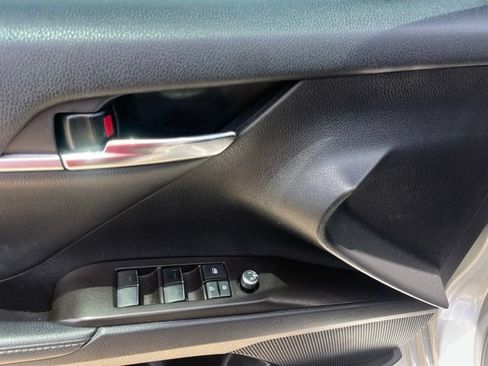 Used 2022 Toyota Camry XSE FWD image 13