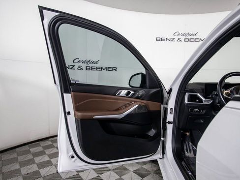 Used 2023 BMW X7 xDrive40i w/ M Sport Package image 21