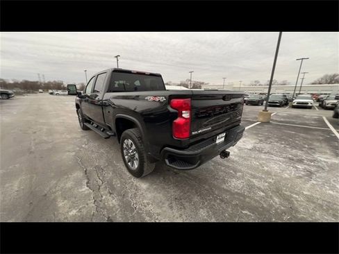 Used 2024 Chevrolet Silverado 2500 Custom w/ Custom Value Package image 6