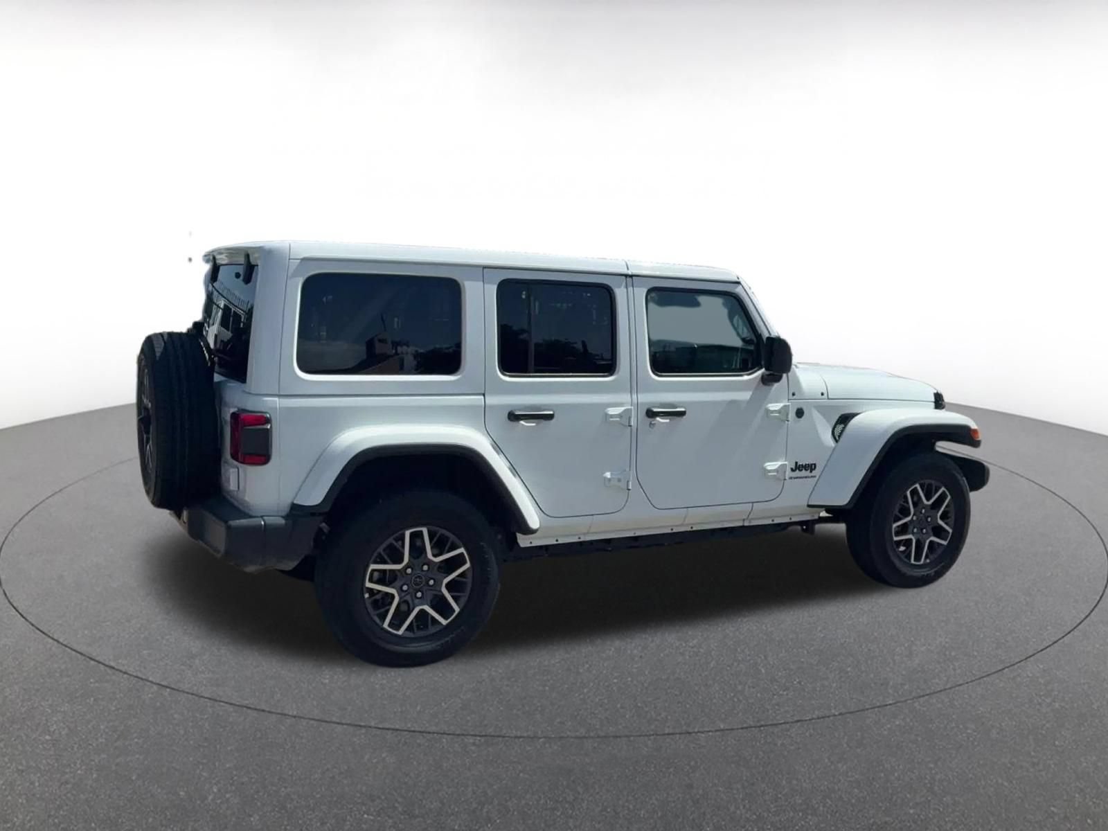 Used 2025 Jeep Wrangler Unlimited Sahara AWD/4WD image 14
