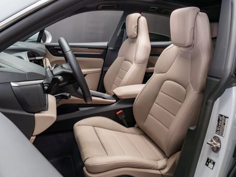 New 2026 Porsche Macan 4 Electric AWD/4WD image 5