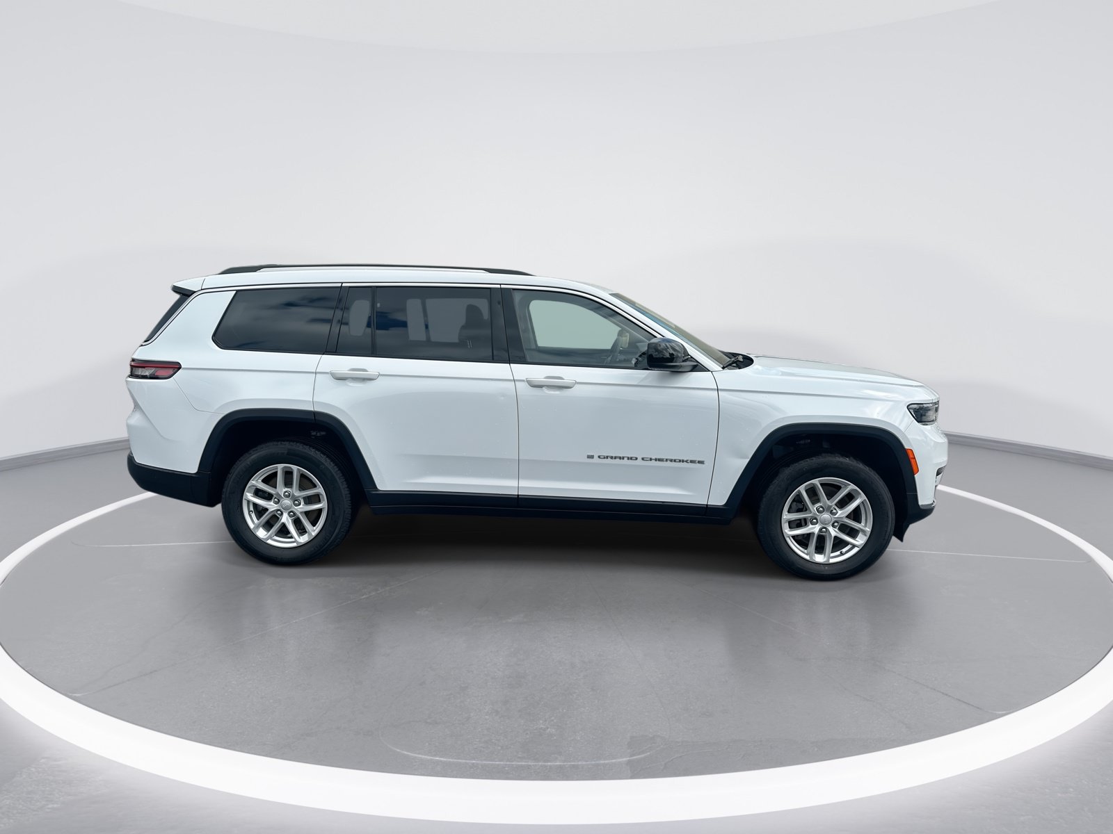 Used 2023 Jeep Grand Cherokee L Laredo AWD/4WD image 10