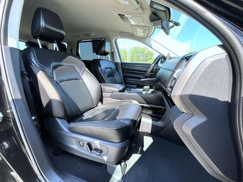 Used 2023 Nissan Pathfinder SL w/ Lighting Package (N92) AWD/4WD image 16