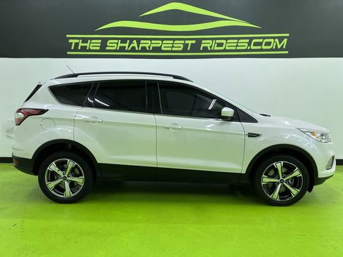 Used 2017 Ford Escape SE w/ SE Leather Comfort Package AWD/4WD image 10