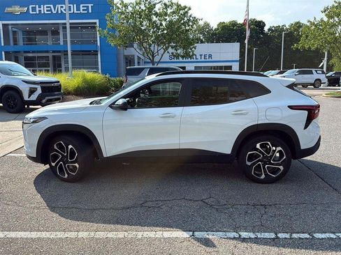 Used 2024 Chevrolet Trax RS w/ Sunroof Package FWD image 8