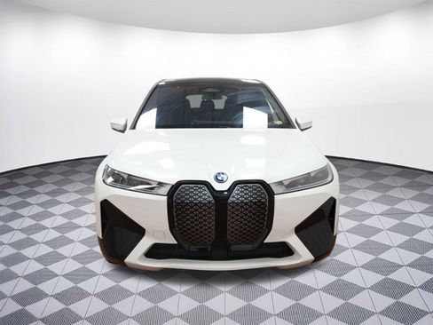 Used 2025 BMW iX xDrive50 w/ Premium Package image 4