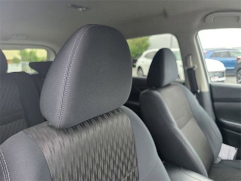 Used 2018 Nissan Rogue SV w/ Premium Package image 20