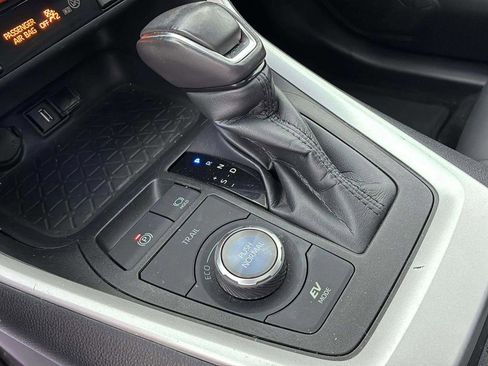 Used 2021 Toyota RAV4 XSE image 40