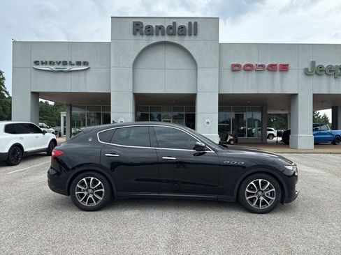 Used 2018 Maserati Levante image 8