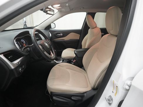 Used 2016 Jeep Cherokee Latitude w/ Cold Weather Group image 7