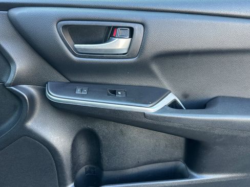 Used 2017 Toyota Camry SE image 20