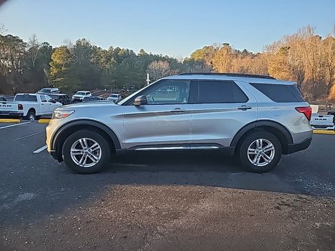 Used 2021 Ford Explorer XLT w/ Equipment Group 202A image 3