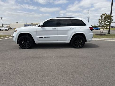 Used 2019 Jeep Grand Cherokee Altitude image 2