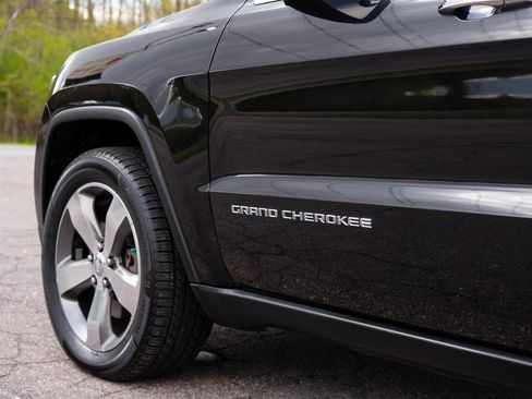 Used 2015 Jeep Grand Cherokee Limited w/ Luxury Group II AWD/4WD image 12