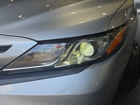 Used 2018 Toyota Camry SE w/ Moonroof Package FWD image 30
