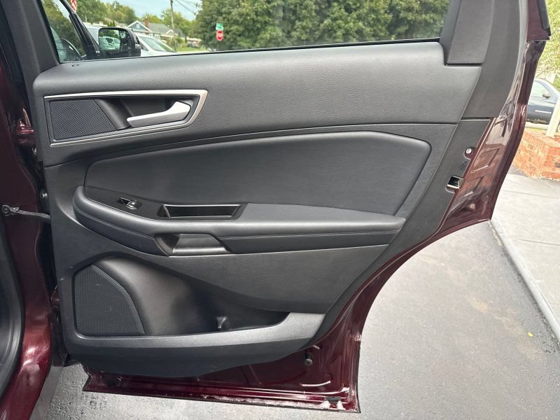 Used 2018 Ford Edge SEL w/ Equipment Group 201A AWD/4WD image 19