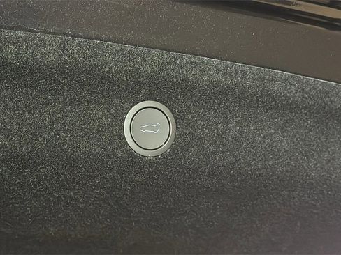 Used 2026 Tesla Model Y 2WD image 17