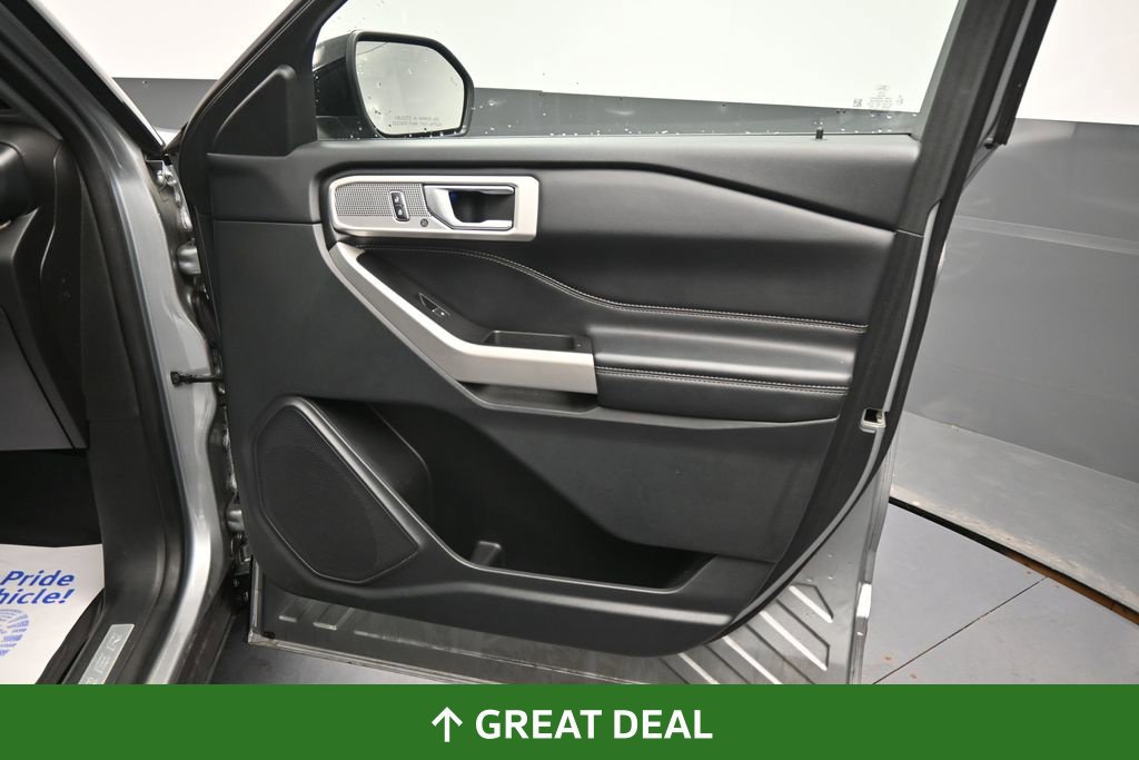 Used 2022 Ford Explorer Limited w/ Equipment Group 301A AWD/4WD image 21