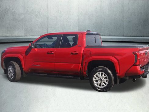Used 2024 Toyota Tacoma SR5 AWD/4WD image 19