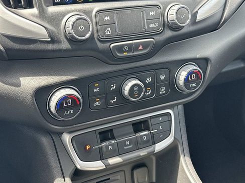 Used 2024 GMC Terrain SLT w/ Tech Package FWD image 31
