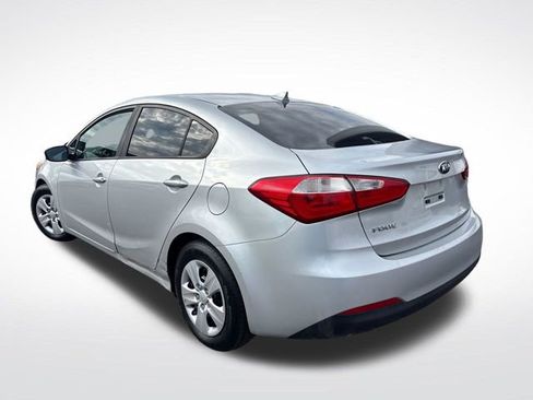 Used 2016 Kia Forte LX image 3