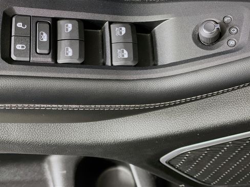 Used 2023 Jeep Grand Cherokee Limited w/ Luxury Tech Group II image 15