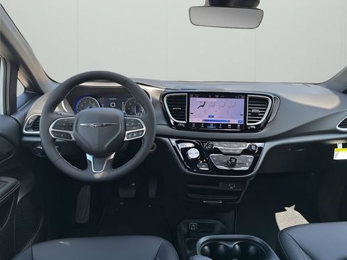 New 2026 Chrysler Voyager LX image 22