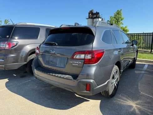 Used 2018 Subaru Outback 3.6R Limited w/ Popular Package #2 AWD/4WD image 2