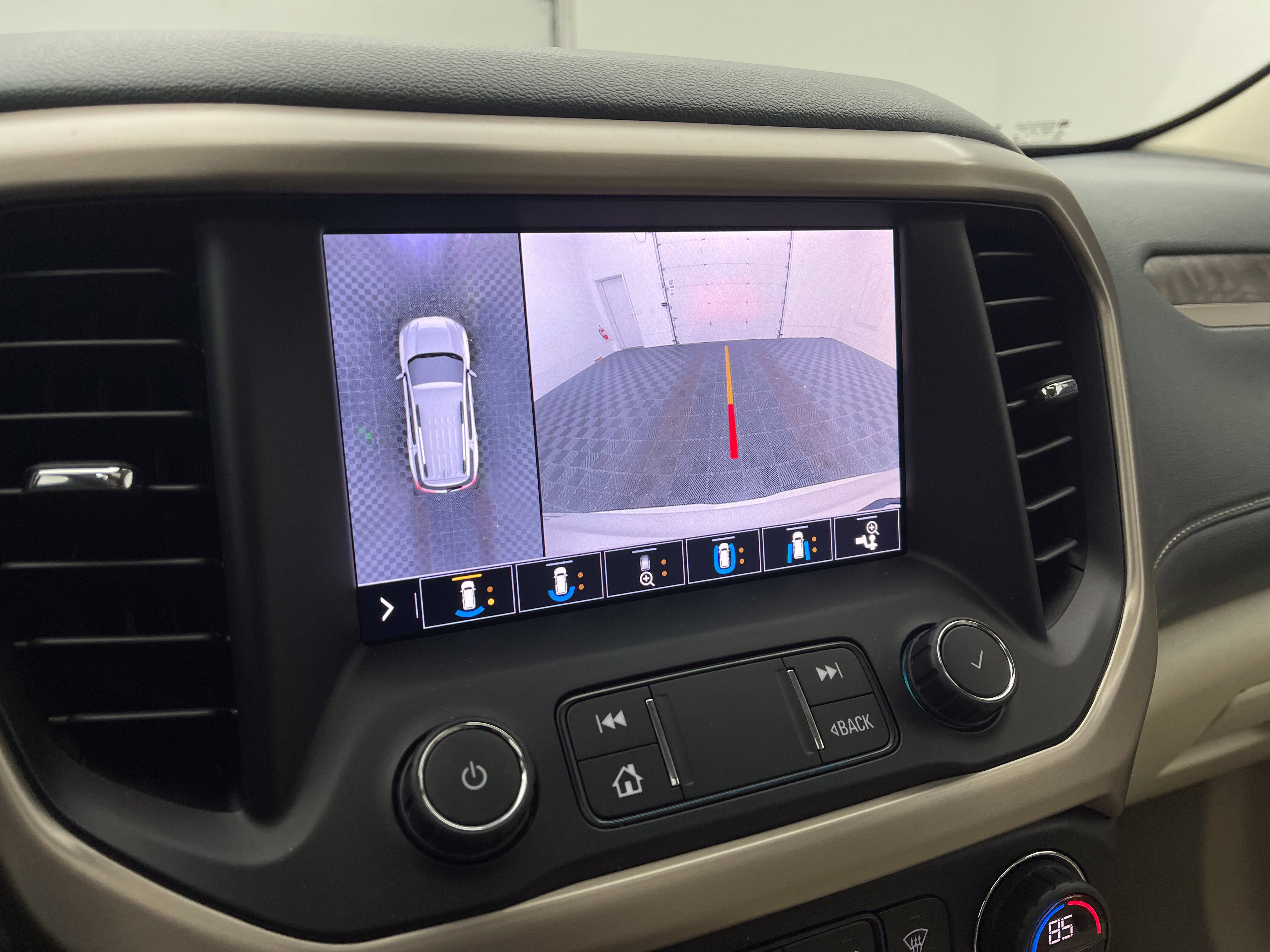 Used 2020 GMC Acadia Denali w/ Technology Package FWD image 4