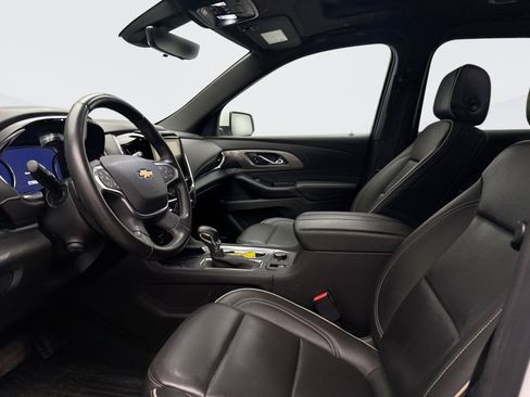 Used 2023 Chevrolet Traverse Premier image 9