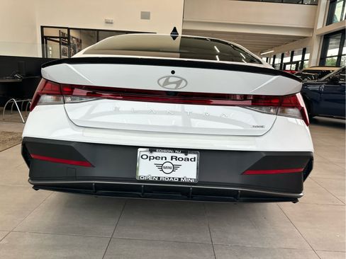 Used 2025 Hyundai Elantra SEL FWD image 5