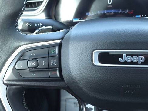 Used 2022 Jeep Grand Cherokee Altitude AWD/4WD image 28