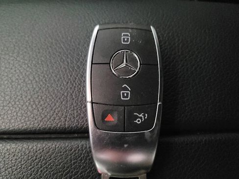 Used 2021 Mercedes-Benz GLC 300 4MATIC image 32