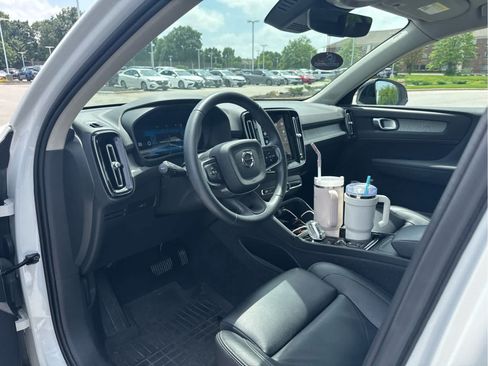 Used 2024 Volvo XC40 B5 Plus w/ Protection Package Premier AWD/4WD image 6