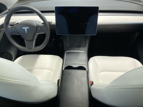 Used 2024 Tesla Model Y Long Range AWD/4WD image 33