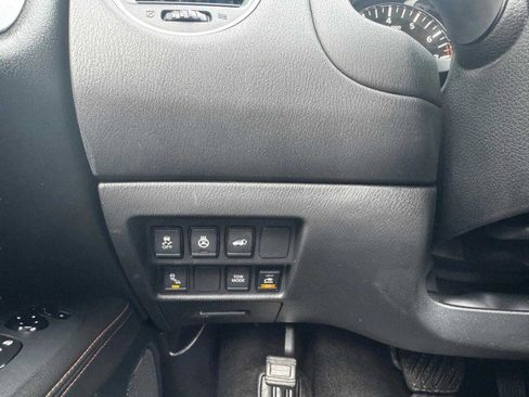 Used 2020 Nissan Pathfinder SL image 24