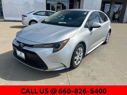 Used 2025 Toyota Corolla LE FWD image 2