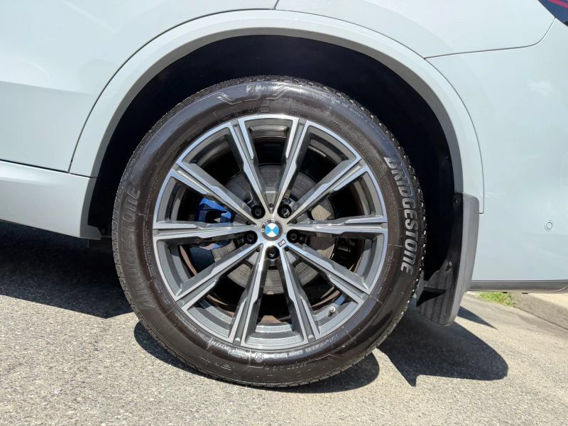 Used 2025 BMW X5 xDrive40i w/ M Sport Package AWD/4WD image 38
